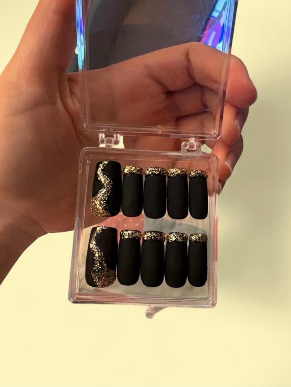 Matte Black Press-On Nails with Gold Glitter Accent - Women Accessories